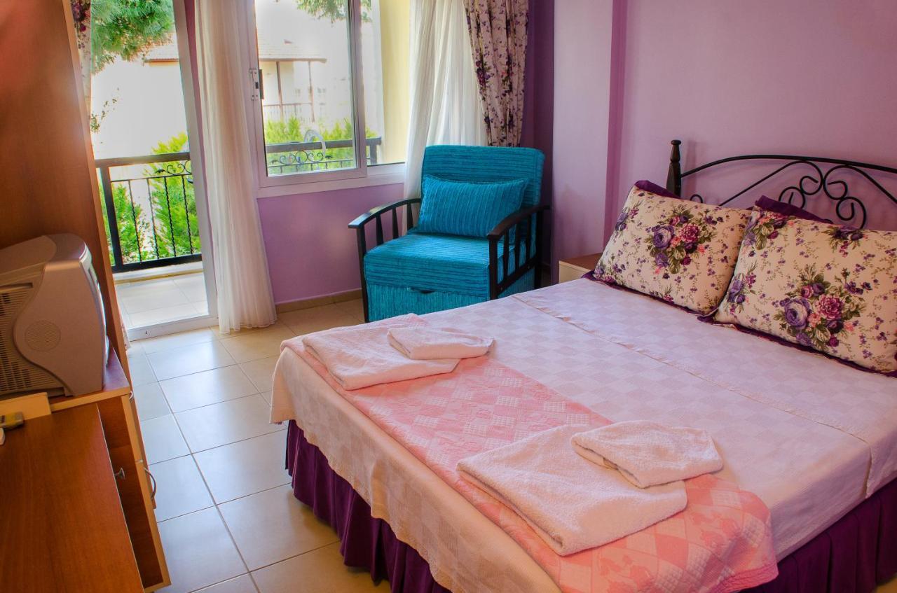 Maviev Otel Çeşme Habitación foto