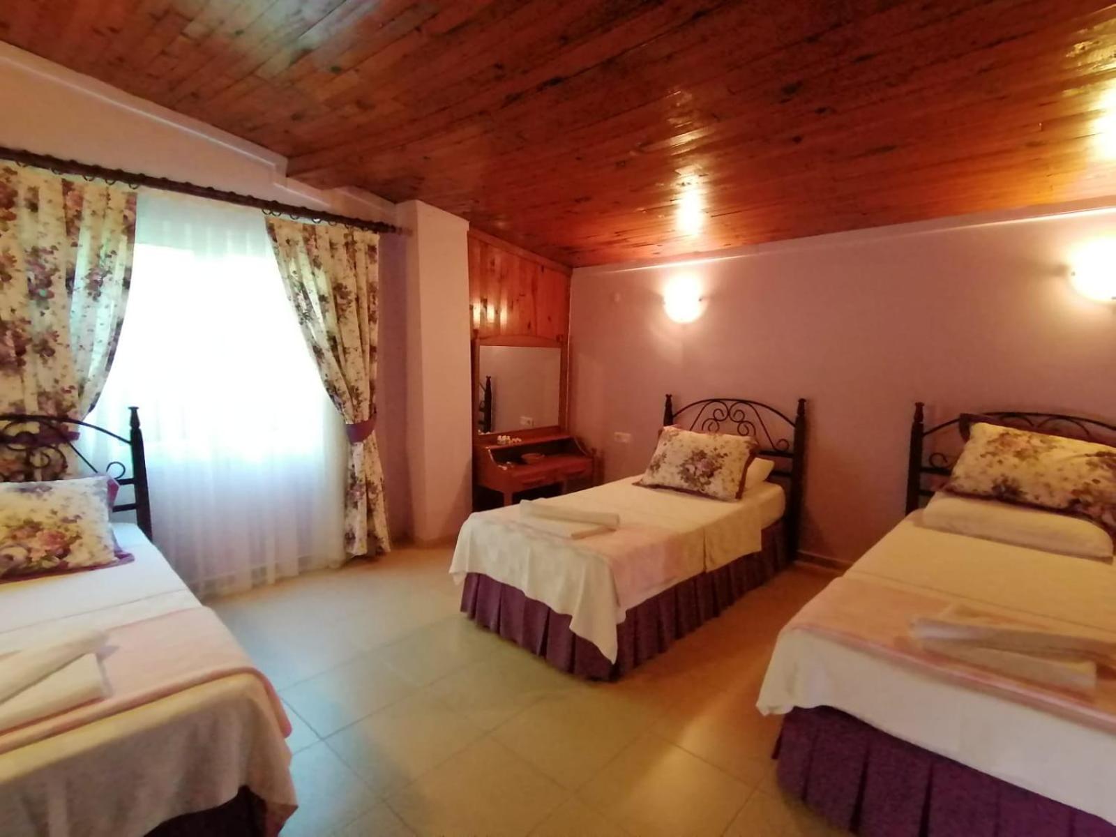 Maviev Otel Çeşme Habitación foto