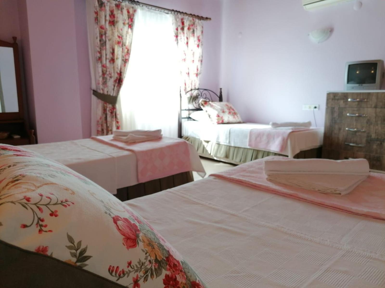 Maviev Otel Çeşme Habitación foto